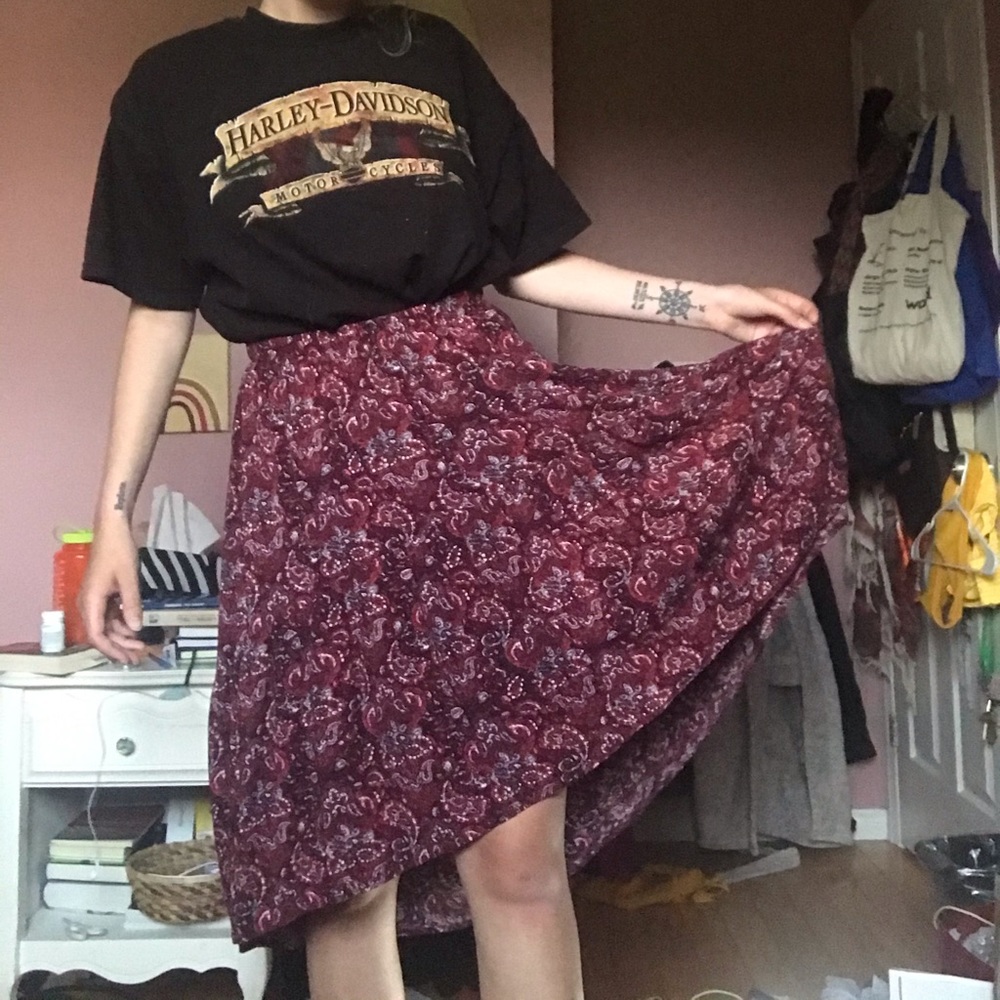 Mid length skirt